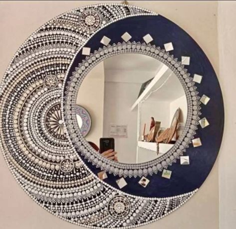 Mandala Mirror Work, Mandala Mirror Wall Decor, Beautiful Lippan Art, Mouldit Clay Art On Canvas, Lippan Art Mirror Wall, Mirror Painting Ideas Art, Mirror Mandala Art, Lippan Art Mirror, Mirror Mandala