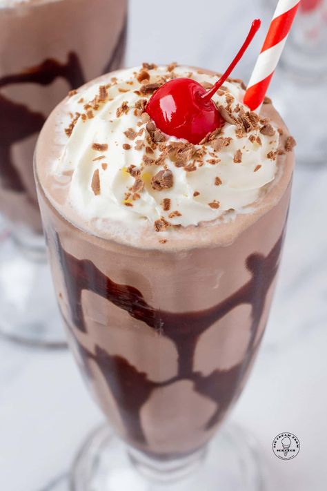 Chocolate Milkshake - Ice Cream From Scratch Hershey Milkshake, Homemade Milkshake Recipe Easy, Chocolate Milkshake Recipe No Ice Cream, Homemade Chocolate Milkshake, Easy Chocolate Milkshake Recipe, Milkshakes Recipes, Chocolate Ice Cream Milkshake, Fruit Milkshake Recipe, Cherry Vanilla Ice Cream