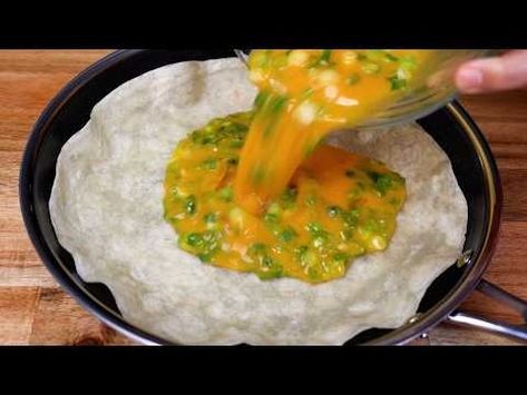 Pour eggs on the tortilla and you'll be surprised at the result! Simple & delicious - YouTube Tortilla Egg Breakfast Videos, Egg And Tortilla Skillet, Eggs And Tortillas, Tortilla Ideas, Egg Omelette Recipe, Egg Tortilla, Egg Hacks, Egg Skillet, Tortilla Shells