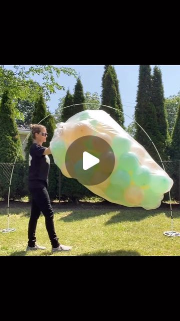 Backyard Balloon Arch, Twisted Balloon Arch, How To Build A Balloon Arch Stand, Sonic The Hedgehog Balloon Garland, How To Make A Balloon Arch With Stand, Baloon Decorations Standing, How Many Balloons For An Arch, Outside Balloon Arch, How To Attach Balloons To An Arch