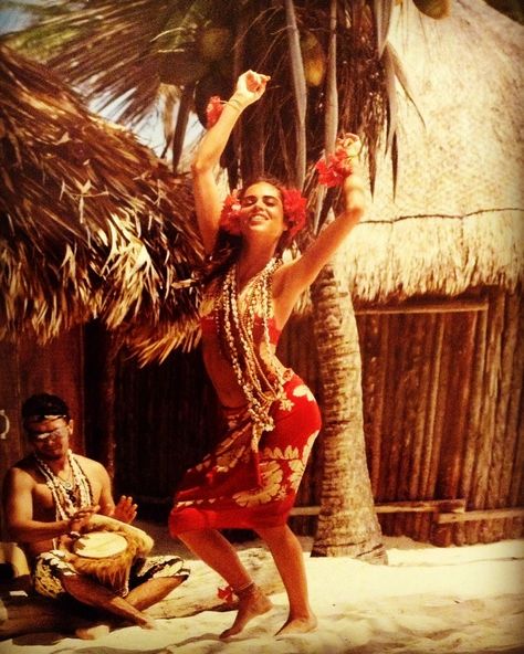 TikiFriday #tiki #friday #tgif #newmusic #rock #rootsrock #tune-in #rocknroll #music #garagerock #americana #listentothis #indie #gritgrubgrind #tikipinup #pinup www.gritgrubgrind.com Tahitian Dance, Polynesian Dance, Hawaiian Dancers, Tiki Art, Hula Dance, Hula Dancers, Hawaiian Culture, Polynesian Culture, Vintage Hawaii