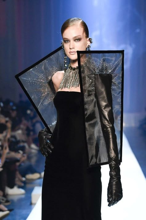 Jean Paul Gaultier Couture, Gaultier Couture, Haute Couture Style, Runway Fashion Couture, Conceptual Fashion, Couture Style, Weird Fashion, Futuristic Fashion, Fashion Inspiration Design