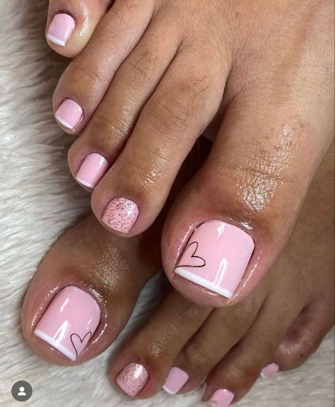 Cute Simple Toenail Designs, Summer Nails Feet Pedicures, Pink Sparkle Pedicure, Light Pink Pedicure Toenails, French Manicure Toes Toenails, Summer Pedicure Designs Toenails, Pink Toe Nails With Design, Big Toe Nail Designs, Vacation Toe Nails