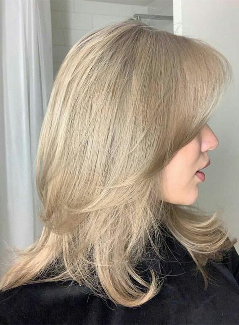 Beige Hair With Blonde Highlights, Blonde Hair Color Ideas Cool Tones, Ashy Beige Blonde Hair, Light Beige Blonde Hair, Light Ashy Blonde Hair, Blonde Beige Hair, Bangs Layered Haircut, Ash Blonde Hair With Highlights, Silvery Blonde Hair