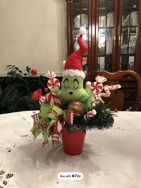 Grinchmas Centerpieces, Grinch Table Decorations, Grinch Centerpiece Ideas, Grinch Dinner, Monster Centerpieces, Monster Christmas, Grinch Decor, Grinch Crafts, Grinch Wreath