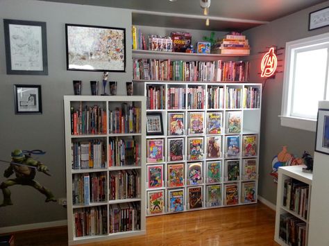 Kleefeld on Comics: On Fandom: The Kleefeld Comics Library. On the very left I would take down that ninja turtles sticker. Comic Organization Ideas, Comic Book Organization Ideas, Comic Book Library, Comic Book Bedroom Ideas, Comic Collection Display, Comic Book Display Ideas, Comic Storage Ideas, Comic Book Man Cave, Comic Book Room Ideas