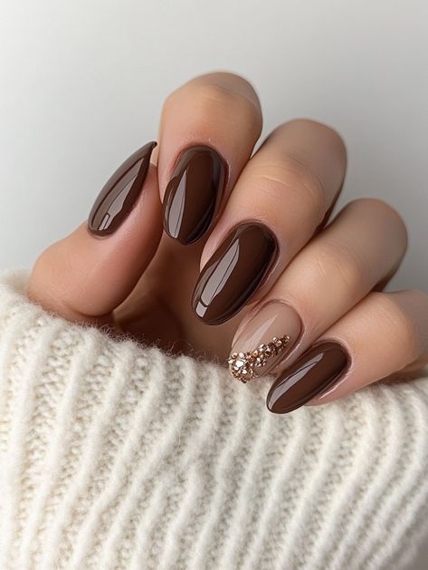 Fall To Winter Nail Colors, Simple Nail Colors Fall, Nails Ideas Autumn 2024, Simple Nail Ideas For Fall, Almond Shape Nails Fall Colors, Fall Nails Chocolate Brown, Brown November Nails, French Fall Nail Designs, Autumn Colored Nails