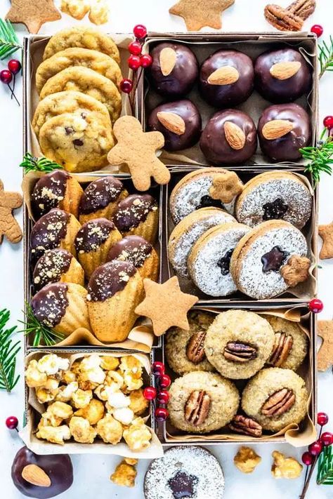 Pies And Tacos, Best Vegan Cookies, Vegan Gingerbread Cookies, Christmas Cookie Boxes, Vegan Christmas Cookies, Vegan Pecan, Christmas Cookie Box, Vegan Gingerbread, Christmas Cookies Gift