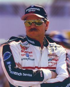 Dale Earnhardt "The winner ain’t the one with the fastest car, it’s the one who refuses to lose" Dale Earnhardt Sr, Nascar Driver, Man In Black, Nascar Race, Dale Jr, Nascar Drivers, Sports Figures, Jeff Gordon, Dale Earnhardt Jr