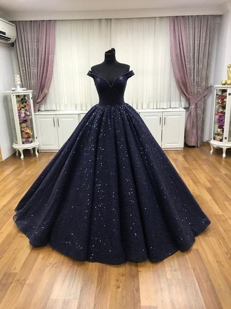 Uma lenda diz que quando encontramos a pessoa certa, nos acabamos nos… #fanfic # Fanfic # amreading # books # wattpad Navy Blue Ball Gown, Long Ball Gown, Blue Ball Gown, Ball Gown Prom Dress, Black Ball Gown, Off Shoulder Evening Dress, Blue Ball Gowns, Ball Gown Dress, Blue Ball