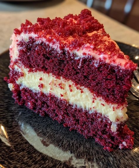 red velvet cake Red Velvet Cake With Cream Cheese Inside, Red Velvet Cake With Filling, Red Velvet Bday Cake, Red Velvet Cake Decoration Ideas, Red Velvet Cake Aesthetic, Red Velvet Marble Cake, Red Velvet Cake Cheesecake, Bake Sell, Red Velvet Cake Decoration