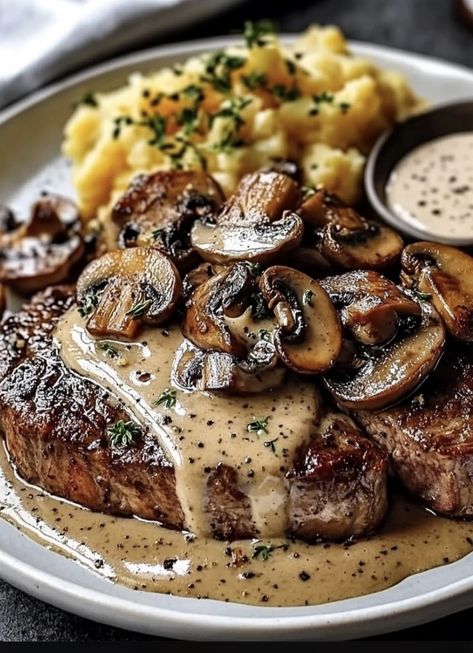 health meal, low carbs meals, keto meal Steak Cream Sauce, Herb Butter For Steak, Steak Toppings, Garlic Mushroom Sauce, Mushroom Sauce Steak, Beef With Mushroom, Filet Mignon Recipes, Cube Steak Recipes, Mushroom Cream Sauces