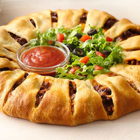 Taco Crescent Ring, Taco Ring Recipe, Crescent Roll Taco Bake, Crescent Ring Recipes, Pillsbury Crescent Roll Recipes, Bean And Cheese Burrito, Taco Ring, Pizza Roll Recipe, Crescent Ring