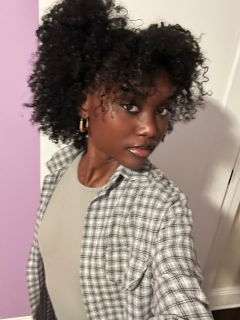 Afro And Headband, 4c Natural Hairstyles With Bangs, Fall 4c Hairstyles, Black Hairstyles Afro, Natural Hair Styles With Bangs, Natural Hair Styles Black Women 4c, Medium Length Natural Hair, Short 4b Hairstyles, Hairstyles 4c