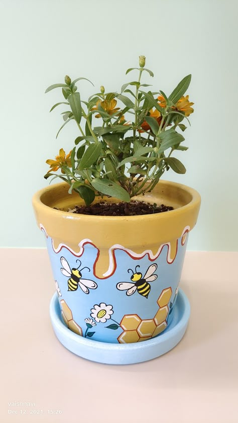 Planters Custom Flower Pots, Ceramic Flower Pot Painting Ideas, Terracotta Planter Painting Ideas, Painted Plant Pot Ideas, Flower Pots Painting Ideas, Plant Pots Painting Ideas, Painted Terra Cotta Pots Ideas, Painted Flower Pots Ideas, Painting Pots Ideas