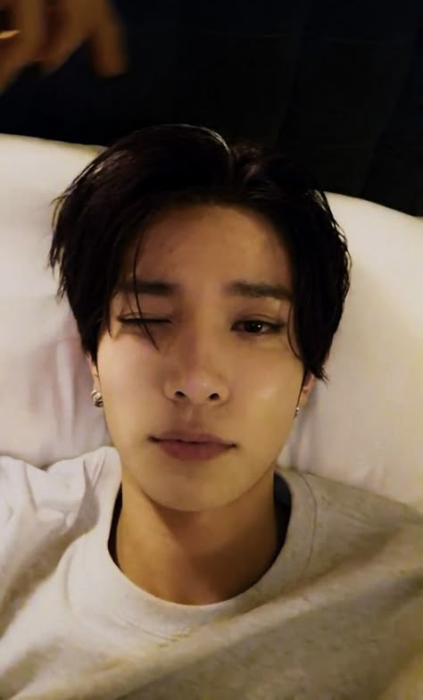 Heeseung Unseen Pictures, Heeseung Bed Selca, Heeseung Selfie, Heeseung Boyfriend Material, Heeseung Boyfriend, Bambi Baby, Lee Heesung, Lee Evans, Ethan Lee