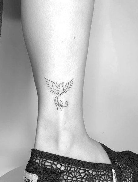 20 Striking Phoenix Tattoos for Women in 2020 - The Trend Spotter Phoenix Feather Tattoos, Tato Phoenix, Phoenix Tattoo Feminine, Small Phoenix Tattoos, Phoenix Bird Tattoos, Phoenix Tattoos, Ankle Tattoos For Women, Phoenix Tattoo Design, Cool Small Tattoos