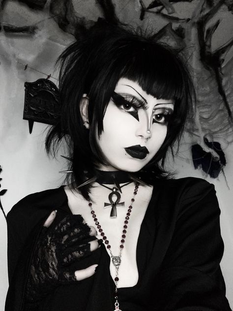 Maquillage Goth, Goth Makeup Looks, Trad Goth Makeup, Goth Eye Makeup, Traditional Goth, Drag Make-up, Trad Goth, Goth Subculture, Alt Makeup