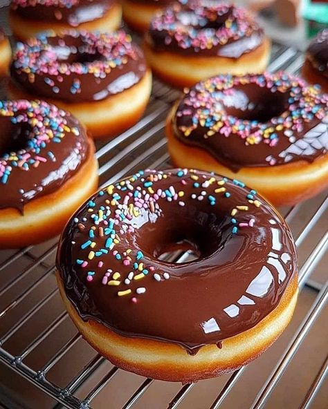 Chocolate Glazed Donuts Recipe, Quick Sweet Treats, Chocolate Glazed Donuts, Glazed Donuts, Decadent Chocolate Desserts, Quick Treats, Donuts Recipe, Chocolate Donuts, Easy Homemade Recipes