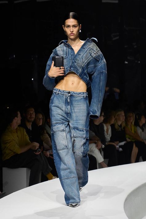 Denim 2024, Elegant Fits, Denim Fits, Ss 2024, Androgynous Style, Fashion Layout, Set Outfits, Ny Fashion, Destroyed Denim