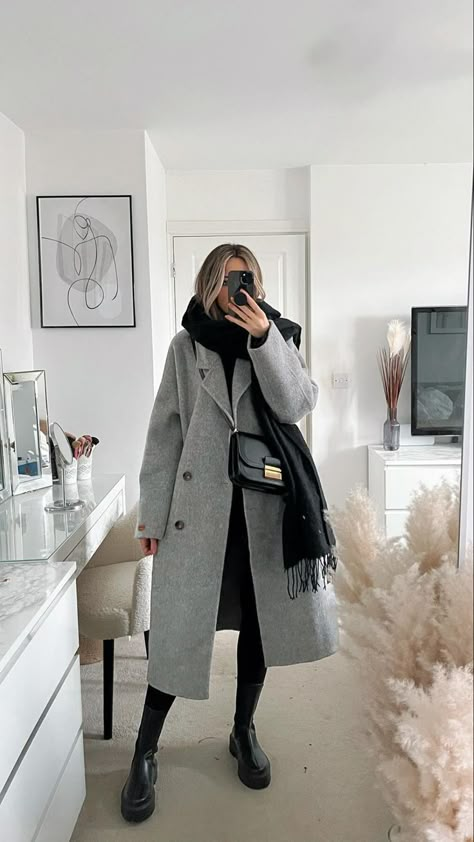 Grey Coat Outfit, Natural Outfit, Wool Coat Outfit, Mantel Outfit, Korea Winter, Nyc Winter Outfits, Winter Coat Outfits, New York Outfits, Gray Coat