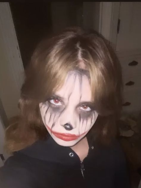 Joker Makeup Aesthetic, Carti Makeup Couple, Halloween Makeup Inspo Clown, Playboi Carti Vamp Makeup, Play Boy Carti Makeup Halloween, Vampire Clown Makeup, Playboi Carti Makeup Halloween, Emo Halloween Makeup, Playboi Carti Halloween Costume