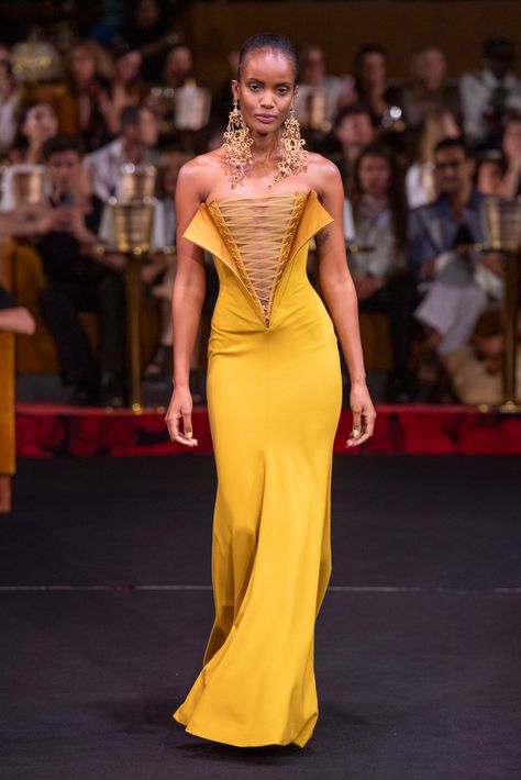 Alexis Mabille Fall 2024 Couture Fashion Show & Collection Review [PHOTOS] Haute Couture Gowns 2024, Chanel And Dior, Couture 2024, Fall Couture, Alexis Mabille, Romantic Era, Runway Fashion Couture, Runway Model, Yellow Dresses