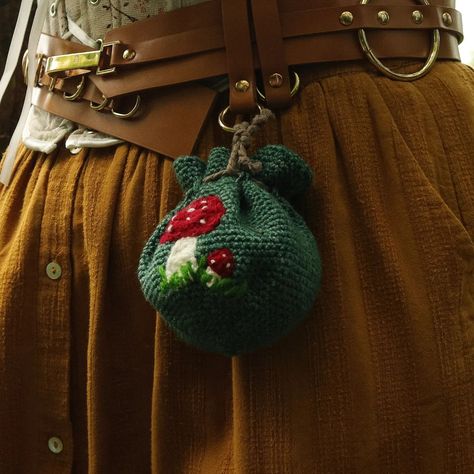 🍄🌳Mushroom belt bag🌳🍄 The cutest pouch, with so many advantages, hear me out: 🔸️Mushroom-themed (need I say more...?) 🔸️Adorable dice bag 🔸️A must-have to go on an adventure, or to go foraging ✨️🌻 🔸️Perfect accessory to bring at Ren Faires! 🔸️Can store id papers/credit card/money AND phone, all at once!!! (as long as your phone is not the size of a tablet tho haha!) So, convinced? >:)✨️ Available in my Etsy shop! 🇲🇫●●●●●●● 🍄🌳Sac de ceinture champignon🌳🍄 Le mini sac le plus cute, avec te... Crochet Belt Pouch, Crochet Ren Faire Bag, Mushroom Pouch Crochet, Crochet Foraging Bag Pattern, Crocheted Mushroom Purse, Mushroom Bag, Mushroom Foraging Bag, Crochet Belt, Dice Bag