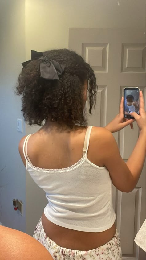 Bow In Natural Hair, Coquette Natural Hair, One Bow Hairstyles, Twa Hairstyles, Beautiful Black Hair, Quick Natural Hair Styles, Cute Curly Hairstyles, Bow Hairstyle, Natural Curls Hairstyles