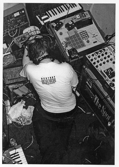 aphex in '92 Richard D James, Detroit Techno, Twin Photos, Aphex Twin, Trip Hop, Synth Pop, New Rock, Radiohead, Music Studio