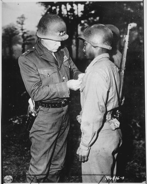 Lt. Gen. George S. Patton pins the Silver Star on Pvt. Ernest A. Jenkins of NYC for conspicuous gallantry in liberation of Chateaudun, France October 13, 1944. Patton Quotes, General Patton, George S Patton, George Patton, Military Heroes, American Soldiers, Military Uniforms, Us History, African American History