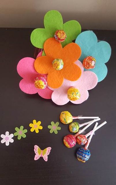 Spring Favors Ideas, Lollipop Party Favors, Flower Party Favors For Kids, Spring Flower Party, Flower Party Favors, Spring Party Favors, Lollipop Flower, Lollipop Flowers, Party Favors Ideas