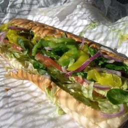 Subway Veggie Delight Sandwich (healthy, meatless) Subway Veggie Delight, Veggie Delight Sandwich, Poolside Sandwiches, Sweet Lunch Ideas, Dieting Foods, No Meat Recipes, Veggie Sandwiches, Sandwich Healthy, Chinese Chicken Salad Recipe