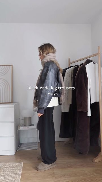 Wide Leg Tailored Pants Outfit Winter, Wide Leg Trousers Outfit Autumn, Black Wide Pleated Pants Outfit, Long Black Trousers Outfit, Wide Leg Trousers Outfit Casual Winter, Wide Leg Joggers Outfit Casual, Black Trouser Winter Outfit, Black Wide Leg Joggers Outfit, Wide Leg Black Sweatpants Outfit