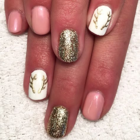 Nail designs for hunting season. #huntingseason #naildesigns #womensoutdoornews #huntingnails #outdoorsynails Rain Deer Nails, Hunting Nails, Pig Nails, Gel Moment, Deer Nails, Christmas Decoration For Kids, Western Nails, Country Nails, Nail Effects