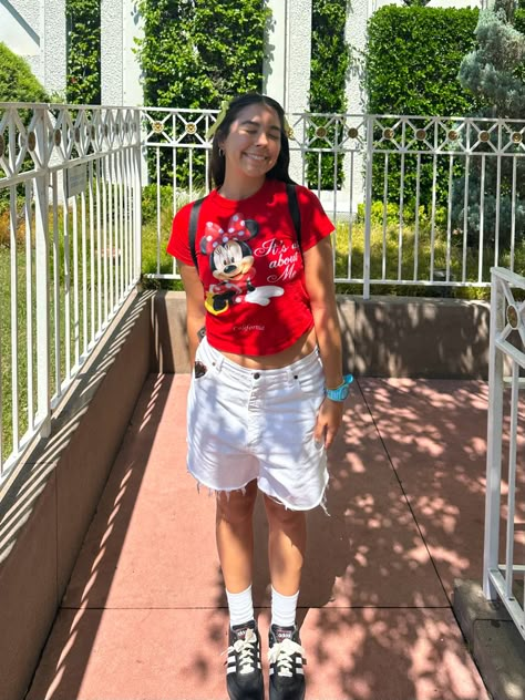 Disney Streetwear Outfits, Disney Cool Girl Outfits, Theme Park Fits, Cute Disney Fits, Disneyland Fits, Park Fits, Cool Girl Fits, Disney Core, Disney World Aesthetic