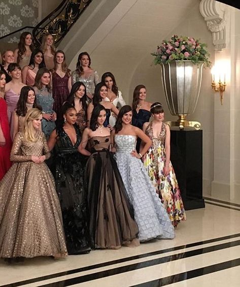 Society belles: Inspired by traditional 'coming out' parties, the annual white-tie and tai... Tie Outfits For Women, Vienna Ball, White Tie Event, White Tie Dress, Ava Phillippe, Stella Tennant, The Princess Diaries, 80s Prom Dress, Ryan Phillippe