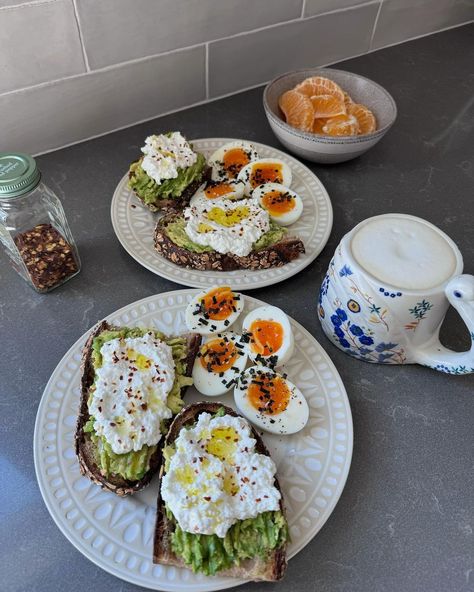 Toast Toppings Breakfast, Turkey Pesto Sandwich, Greek Yoghurt Recipes, Egg Aesthetic, Breakfast Blt, Sumo Citrus, Tartine Bakery, Turkey Pesto, Toast Avocado