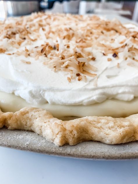 Clover Lane Blog- Easy and Delicious Vanilla Pie Filling Fast Pie Recipes, Vanilla Pie Recipe, Vanilla Pudding Pie, Vanilla Pie Filling, Vanilla Pie, Pudding Pie Recipes, Cream Pie Filling, Pudding Pie Filling, Homemade Pies