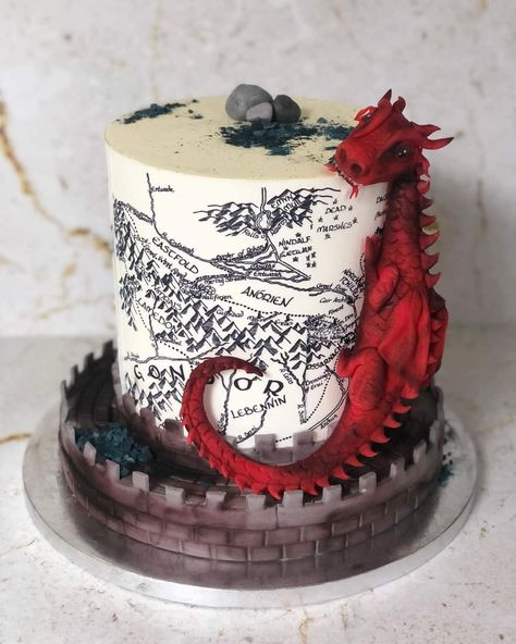 Hobbit Cakes Ideas, Hobbit Cake Ideas, Dungeons And Dragons Cakes, Fantasy Cakes Birthday, D&d Wedding Cake, Hobbit Birthday Cake, D&d Cake, Warhammer Wedding, Warhammer Cake