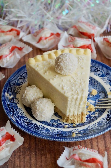 Coconut Cheesecake Recipes No Bake, Coconut White Chocolate Cake, Raffaello Cheesecake No Bake, Coconut No Bake Cheesecake, White Chocolate Coconut Cheesecake, Coconut Cheesecake Recipes, Rafaello Cheesecake, No Bake Coconut Cheesecake, White Chocolate Coconut Cake