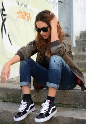 What can I wear with my high tops? Vans Outfit Girls, Vans Sk8 Hi Outfit, High Top Vans Outfit, Sk8 Hi Outfit, Estilo Vans, Black High Top Vans, Hi Top Vans, Vans Outfit, Look Jean