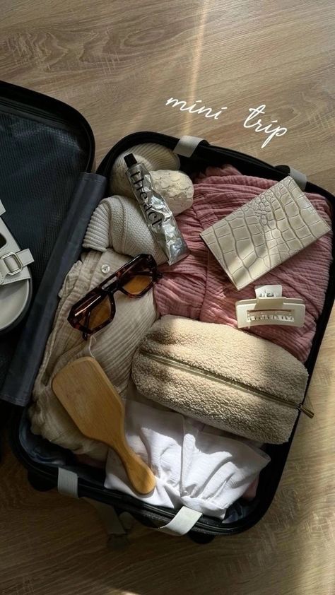 Packing List Aesthetic, Carry On Aesthetic, Work And Travel Aesthetic, Carry On Makeup, Makeup Amazon, Amazon Travel Must Haves, Travel Instagram Ideas, International Travel Essentials, Europe Travel Essentials