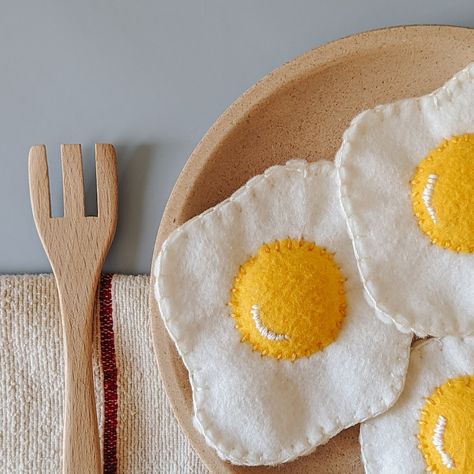 CasaChabeli - Etsy Pretend Restaurant, Felt Food Diy, Breakfast Restaurant, Felt Play Food, Breakfast Set, Kitchen Cafe, West Chester, Felt Food, Egg Yolks