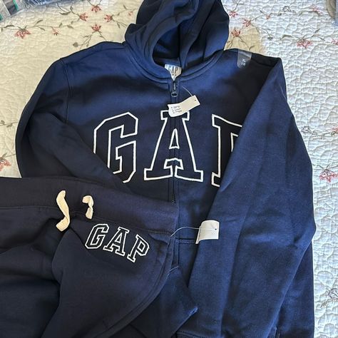 Brand New Gap Xl Sweatsuit, Navy Blue Gap Set Outfit, Sweat Suit Sets, Gap Tracksuit, Navy Blue Sweats Outfit, Blue Gap Hoodie Outfit, Hoodie And Sweatpants Set, Sweatset Matching, 2024 Wishlist Ideas, Gap Sweatpants Outfit