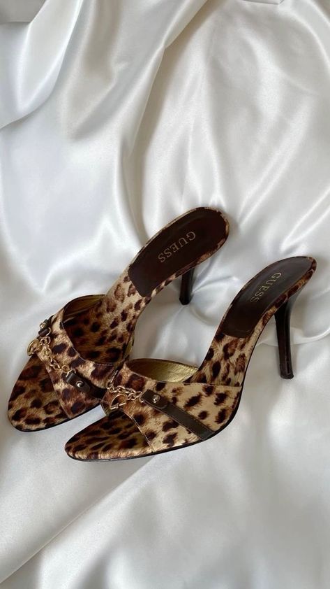 Vintage Kitten Heels, Vintage Kitten, Heels Aesthetic, Guess Heels, Vintage Heels, Fancy Shoes, Into Fashion, Cute Heels, Girly Shoes