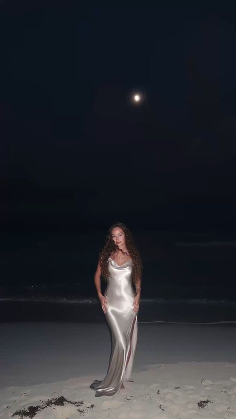 Goddess Beach Outfit, Photos In The Sea Ideas, Cute Dress Picture Ideas, Photo With Dress Ideas, Dark Feminine Beach Outfit, Digital Camera Night Beach Pics, The Moon Is Silver I Like Silver, Aesthetic Dress Pictures, Night Sea Photoshoot