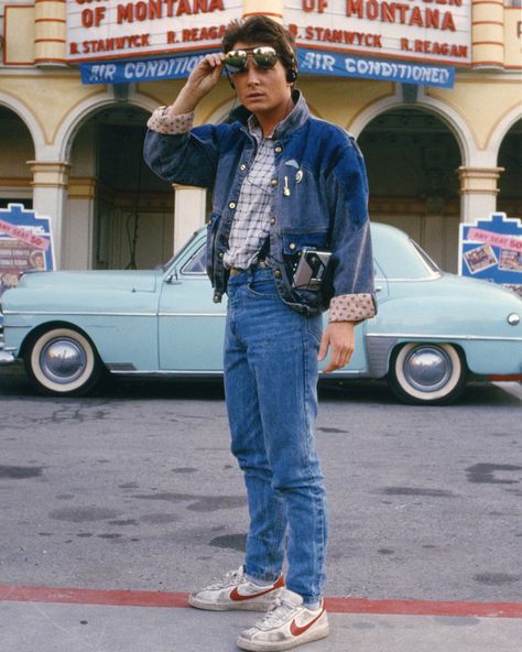 Michael J. Fox’s signature look in the movie “Back to the future,” 1985. He wore denim-on-denim with a pop of plaid, a pair of Nike’s and… 80s Fancy Dress Ideas, Marty Mcfly Costume, Dark Academia Aesthetic Fashion, Back To The Future Marty, Athletic Shoes Outfit, 80s Fancy Dress, 80s Fashion Men, Chicago Outfit, 80s Denim