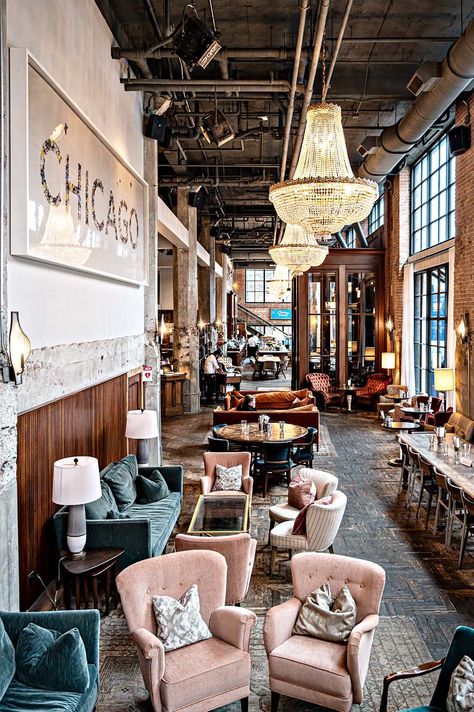 Looking for the best places to eat in Chicago? Here's a list of my 10 favorite Chicago restaurants and coffee shops with the best Chicago food. Soho House Chicago, Cozy Coffee Shop, Coffee Shop Ideas, Coffee Shop Aesthetic, Coffee Shops Interior, Chi Town, Chicago Food, Cafe Ideas, Coffee Shop Design