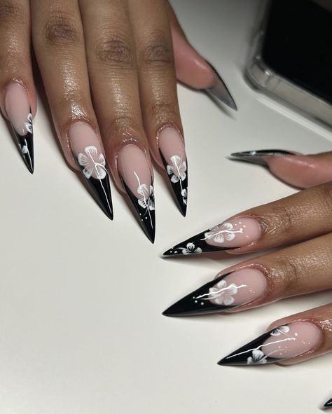 Sharp Nails Design Ideas, Black And White Tropical Nails, Nail Ideas Stiletto Medium, Black Line Art Nails, Black And White Nails Stiletto, Sharp Nail Designs, Emo Nails Ideas, Black French Tip Designs, Sharp Nails Design